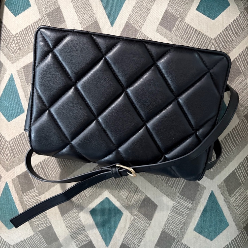 H&M Black Quilted Crossbody Bag - Picture 3 of 14